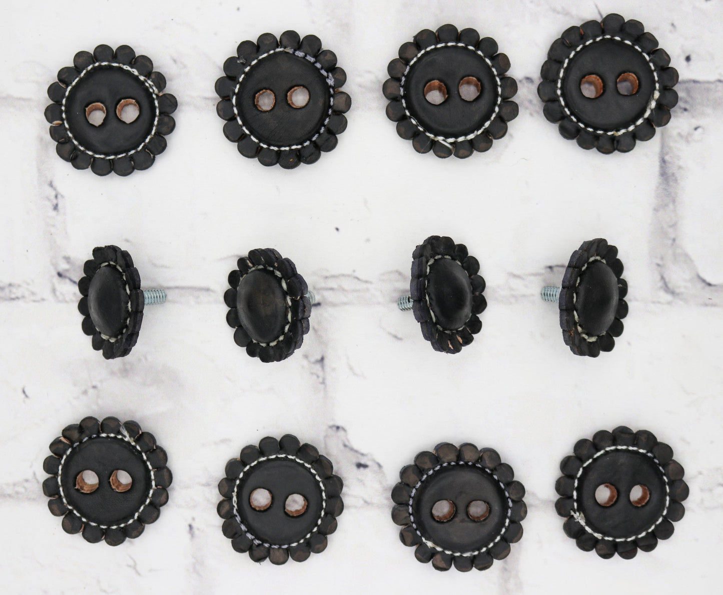 Black Juego De Chapetones Monturas Charras Conchos - M - Royal Saddles - Charro Saddle Parts