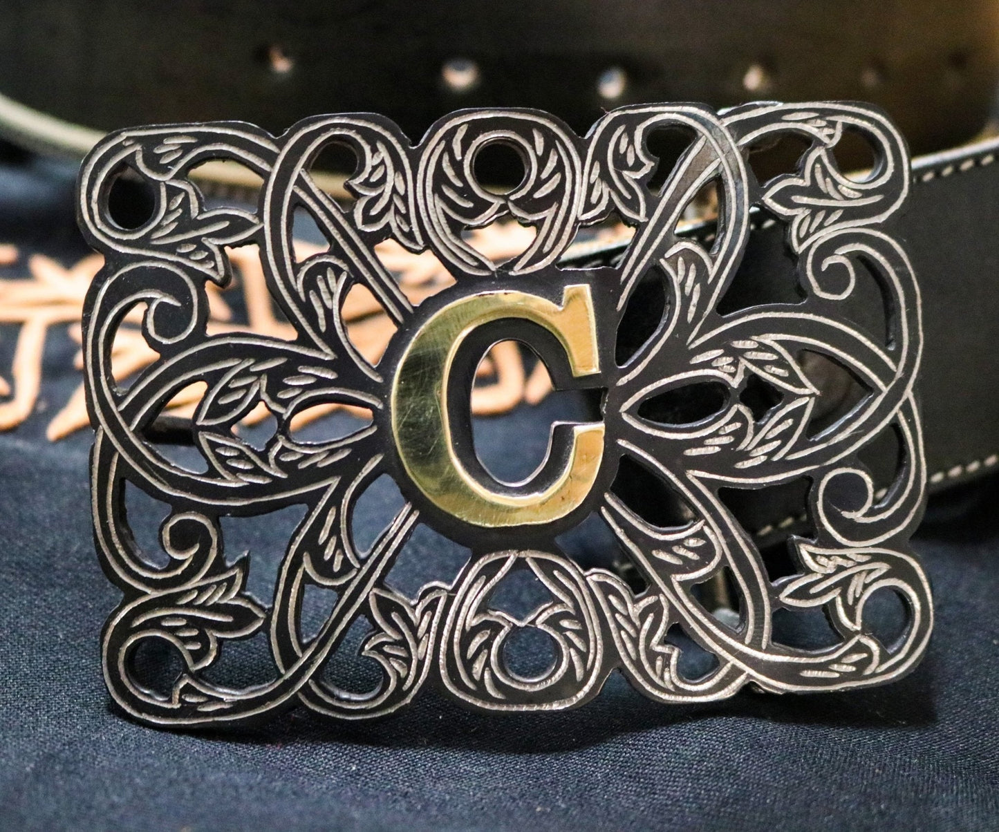 Hebilla Pavonada "C" Negra Charro Buckle - M - Royal Saddles - Belts/Buckles