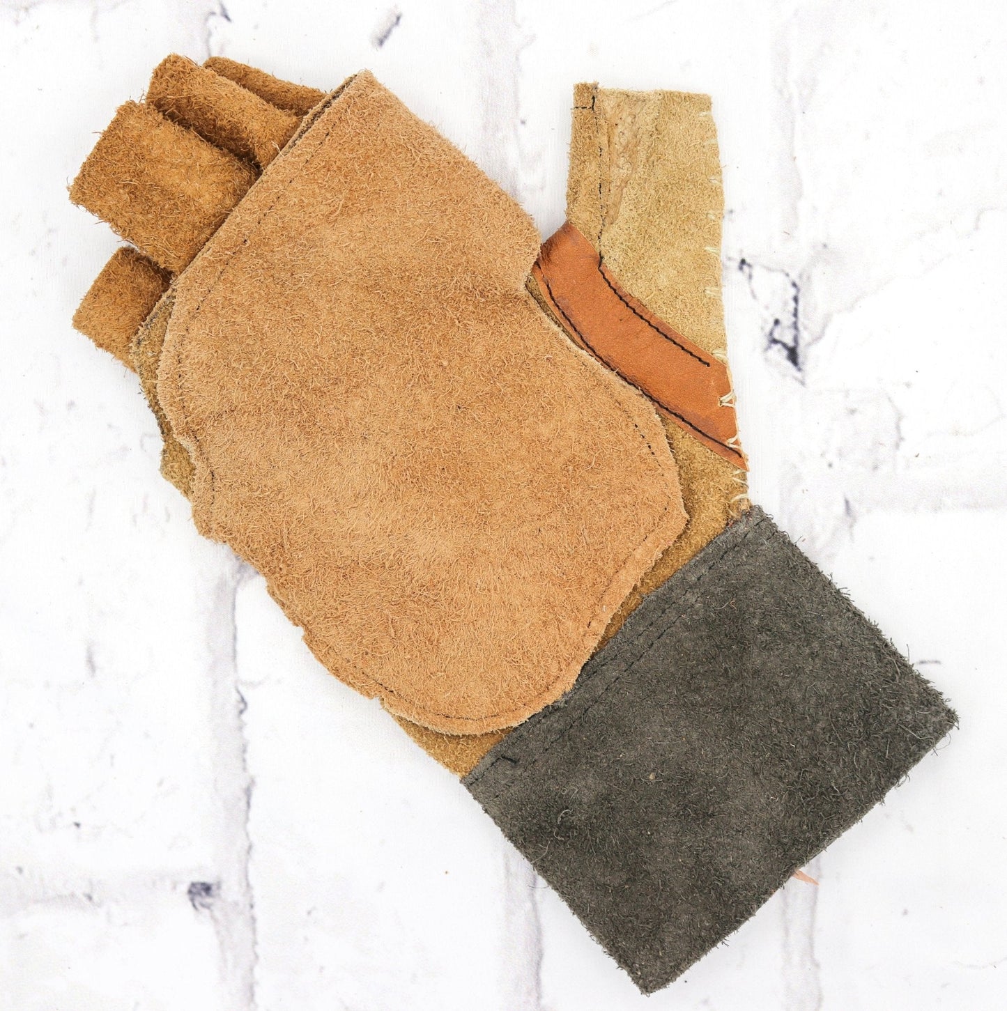 Medium Charros Leather Glove Manilla Cafe Lienzo - M - Royal Saddles - Ropes/Sogas