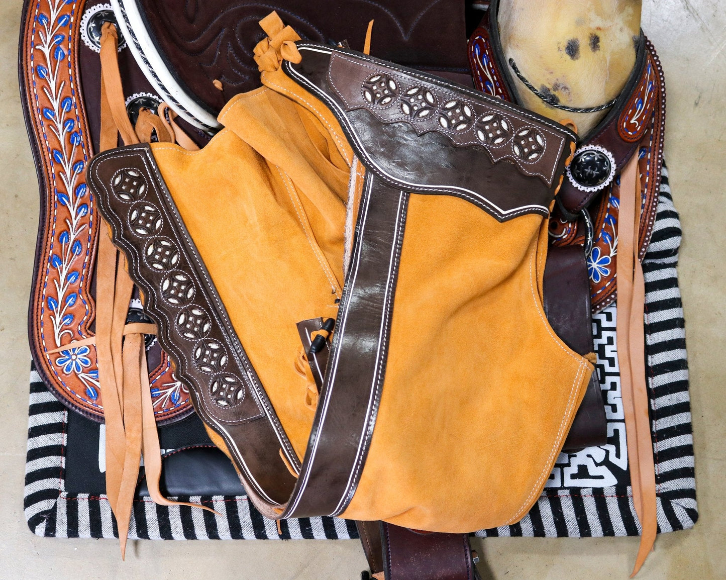 42" Charros Chaparreras Charras De Gamuza Chaps - M - Royal Saddles - Charro Polainas/Chaps