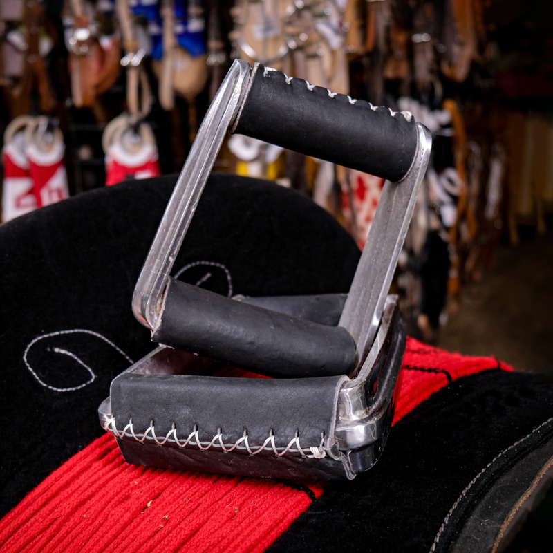 Montura Black Charra Estribos Aluminum Stirrups