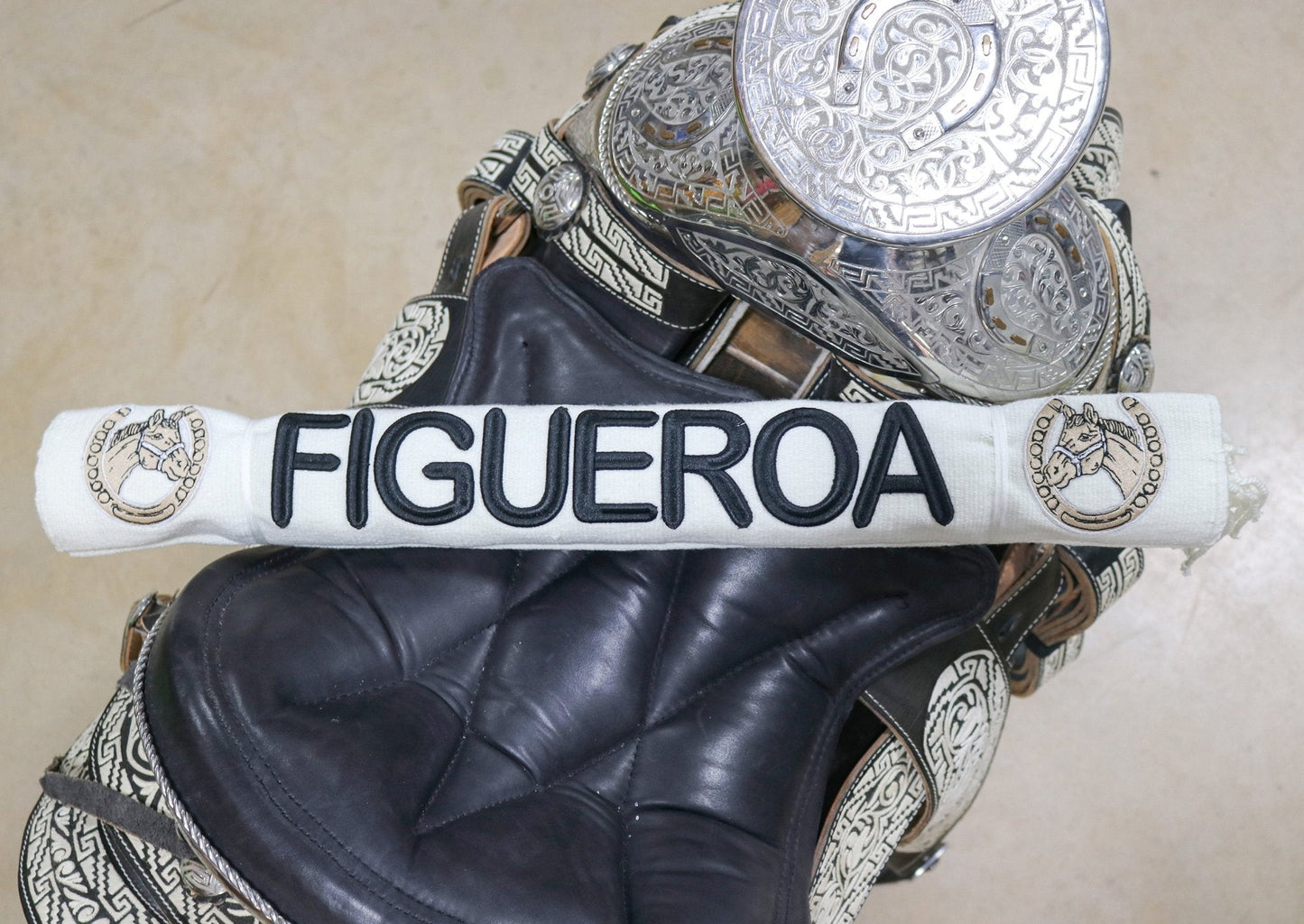 Cream Figueroa Charro Montura Saddle Sarape - M - Royal Saddles - Sarapes