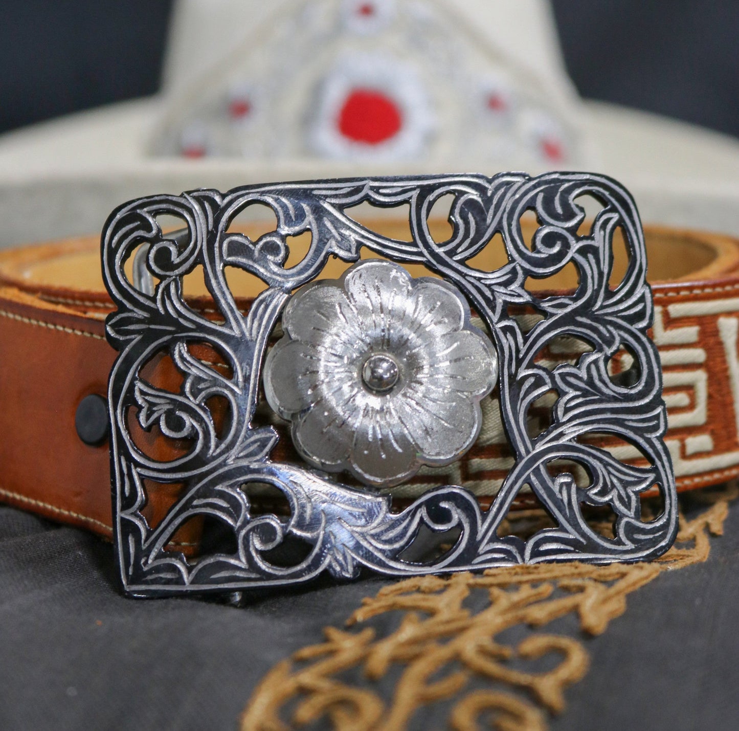 Hebilla Cuadrada Flor Charra Buckle Pavonada Negra - M - Royal Saddles - Belts/Buckles