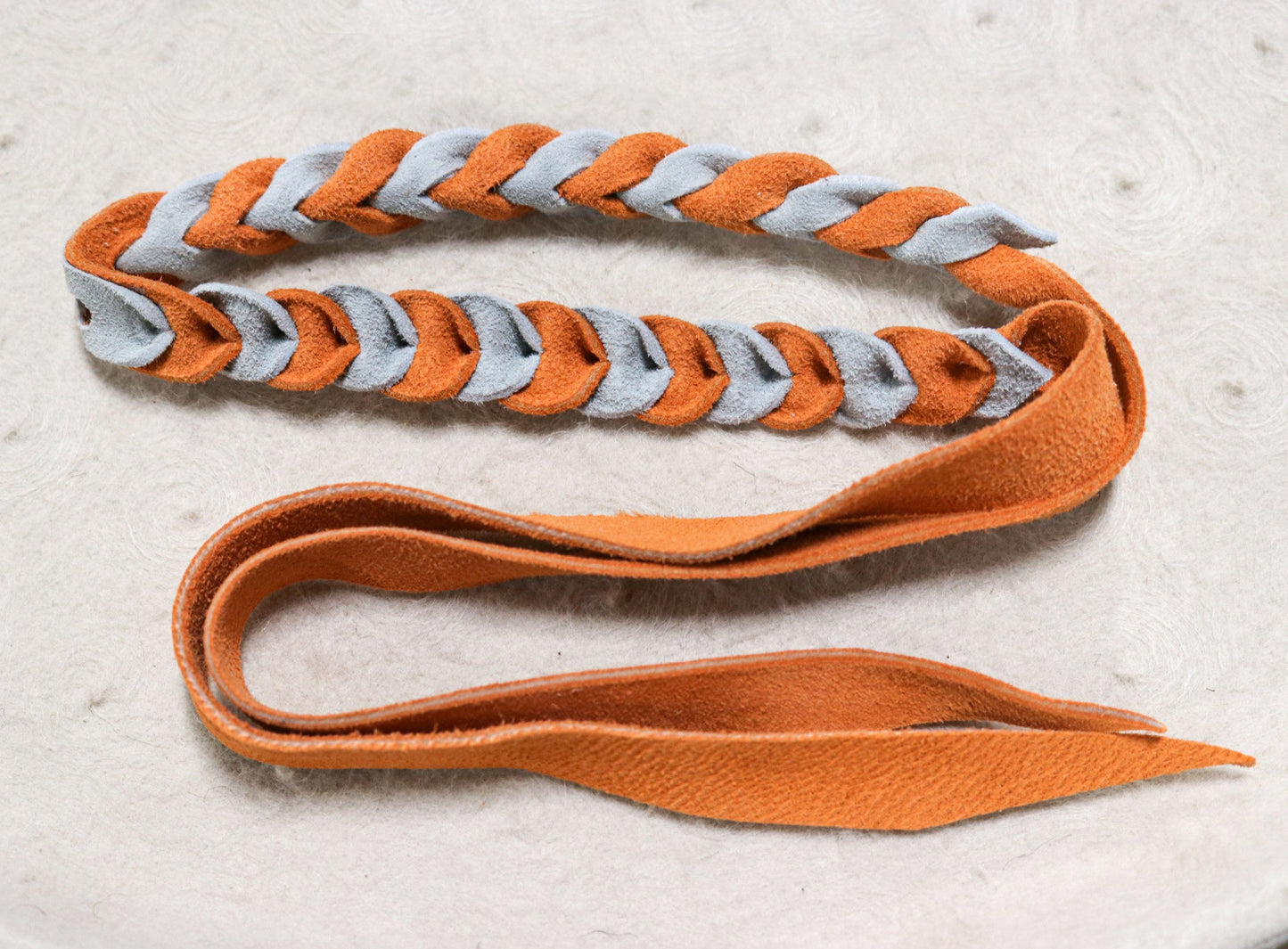 Barbiquejo Orange Gamuza Para Sombrero Leather Chin Strap