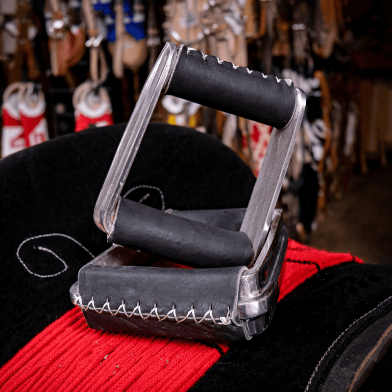 Montura Black Charra Estribos Aluminum Stirrups - M - Royal Saddles - Charro Saddle Parts